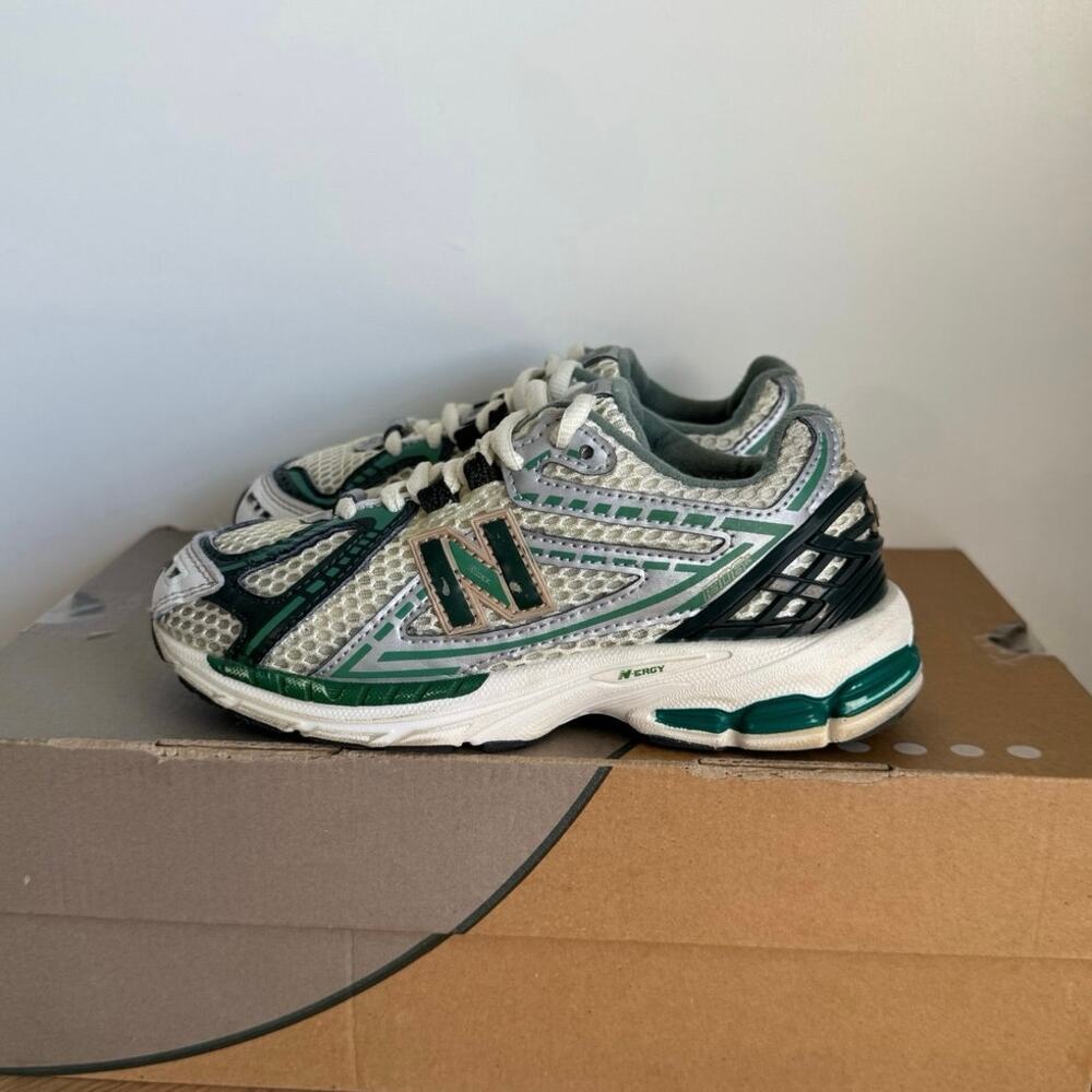 New Balance 1906 R ‘Green Metallic’ Kids Sneakers - SZ 1 Y - Picture 4 of 15